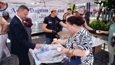 Manisa'da Aşure İkramları Başladı: İlk Duraklar Soma ve Akhisar