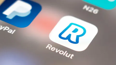 Revolut Sahte Resmi İstekle Aldatıldı: 50 Bin Kullanıcının Pasaport Verisi Sızdı, Kripto Güvenliği İçin Dersler