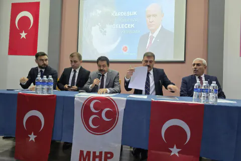 MHP Orhaneli'de Bayrak Değişimi: Yunus Aydoğdu Yeni Başkan Oldu