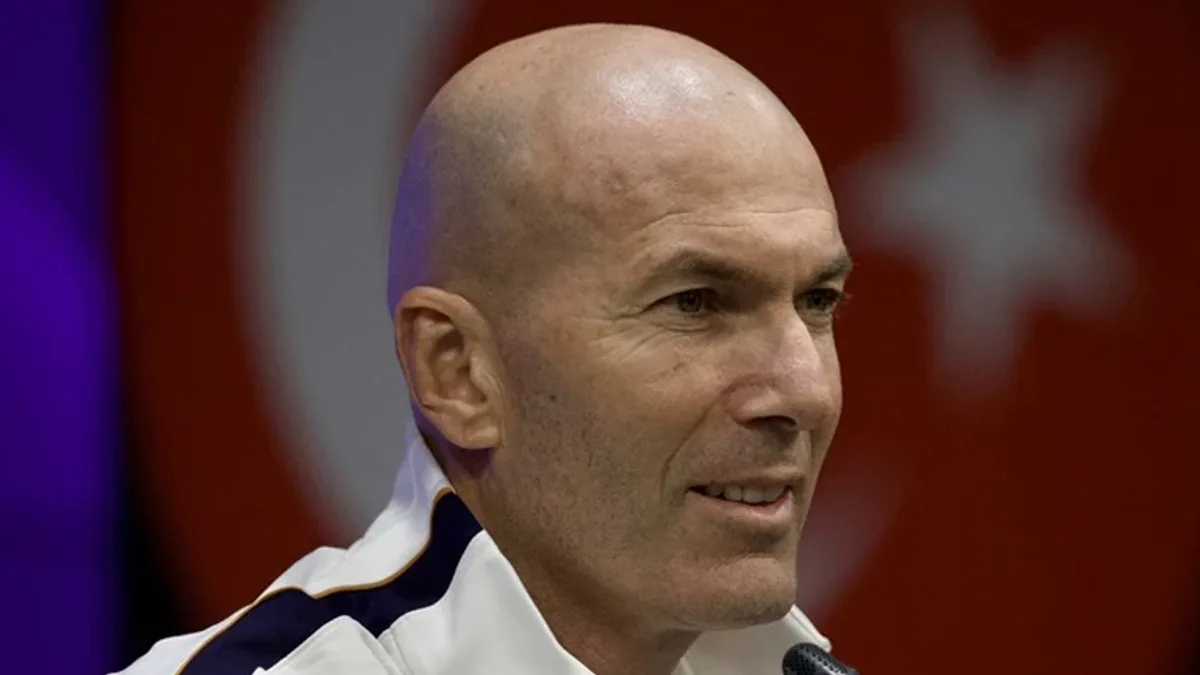 Zidane: "Arda Güler çok iyi, Türkiyeyle zor maç bekliyoruz" Zidane: "Arda Güler çok iyi, Türkiyeyle zor maç bekliyoruz"