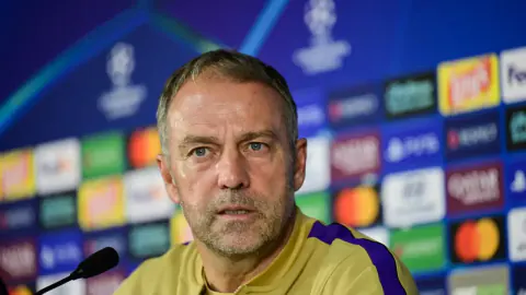 Flick: "Galatasaray dev bir takım, tarihi ve taraftarıyla her alanda zorlar"