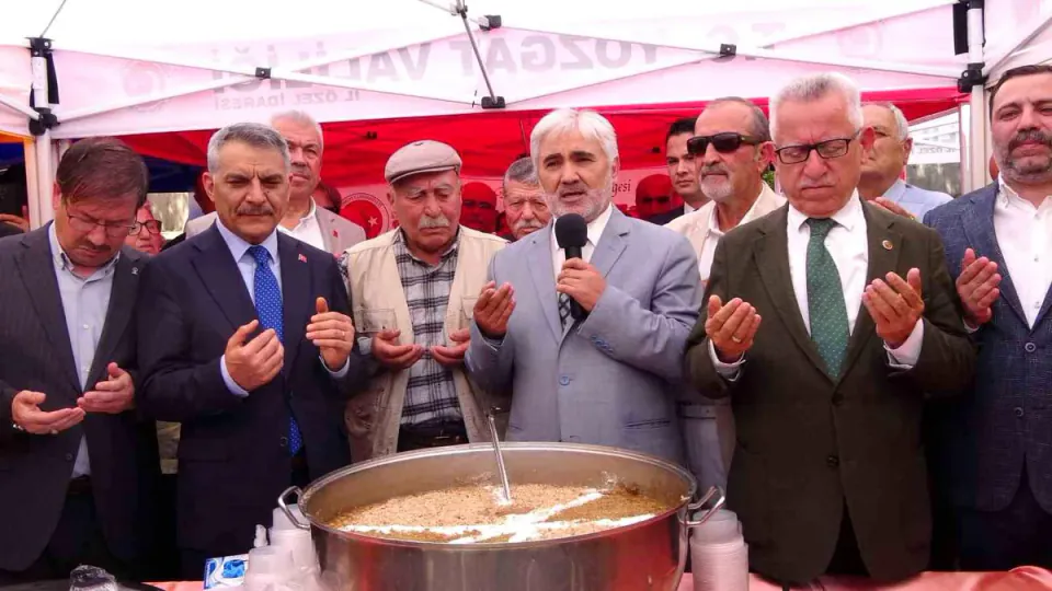 Yozgat'ta Muharrem Ayı Gelenekleri: Vatandaşlara Aşure İkram Edildi görseli