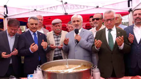 Yozgat'ta Muharrem Ayı Gelenekleri: Vatandaşlara Aşure İkram Edildi