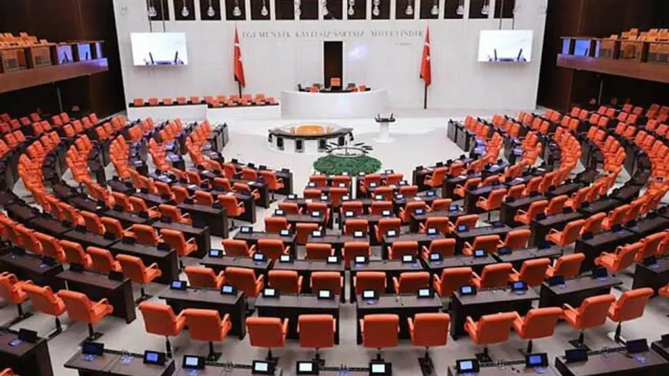 Üniversite Öğrenci Affı Düzenlemesi Komisyondan Geçti: Kimler Yararlanabilir? görseli