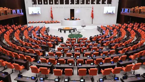 Üniversite Öğrenci Affı Düzenlemesi Komisyondan Geçti: Kimler Yararlanabilir?