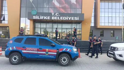 Silifke Belediyesi'nde Operasyon: Belediye Başkanı ve 7 Diğer İsim Tutuklandı