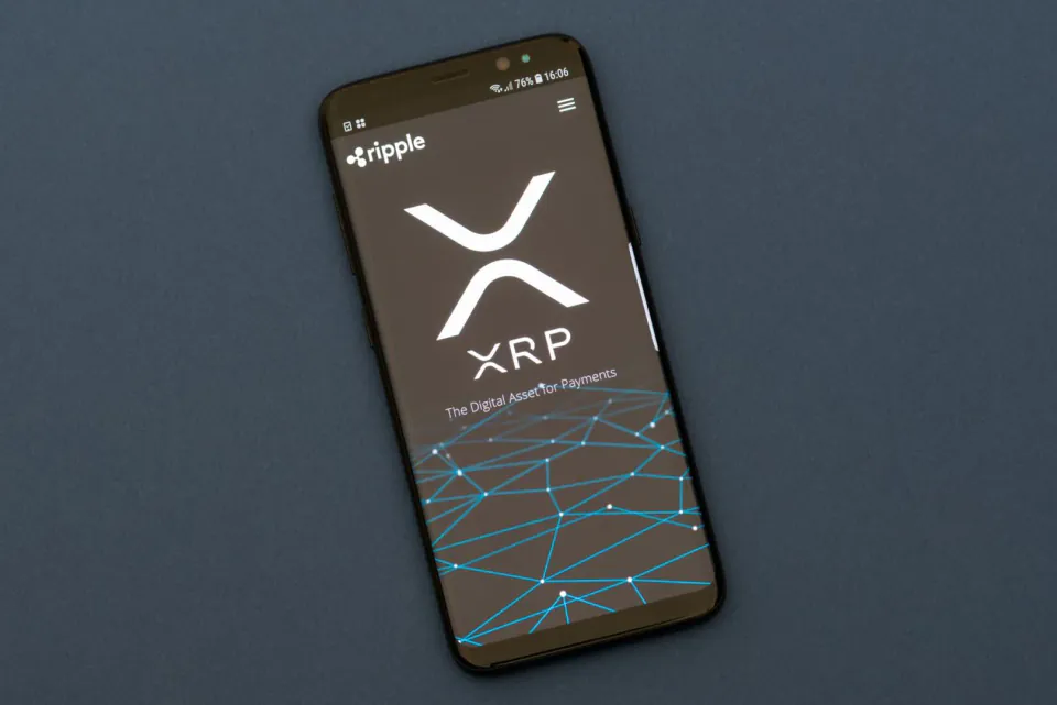 XRP Ledger'da Paradox: Aktif Hesap Düştü, İşlem Hacmi ve Kilitli Değer Rekor Kırdı görseli