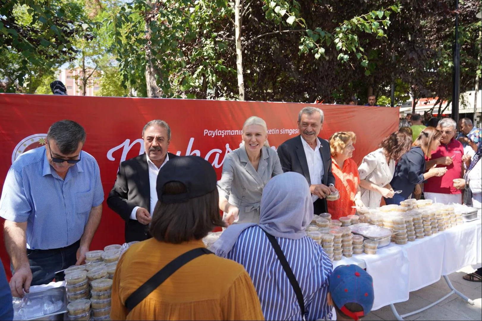 Bilecik Belediye Başkanı Melek Mızrak Subaşı'dan Aşure İkramı ve Esnaf Ziyareti Bilecik Belediye Başkanı Melek Mızrak Subaşı'dan Aşure İkramı ve Esnaf Ziyareti