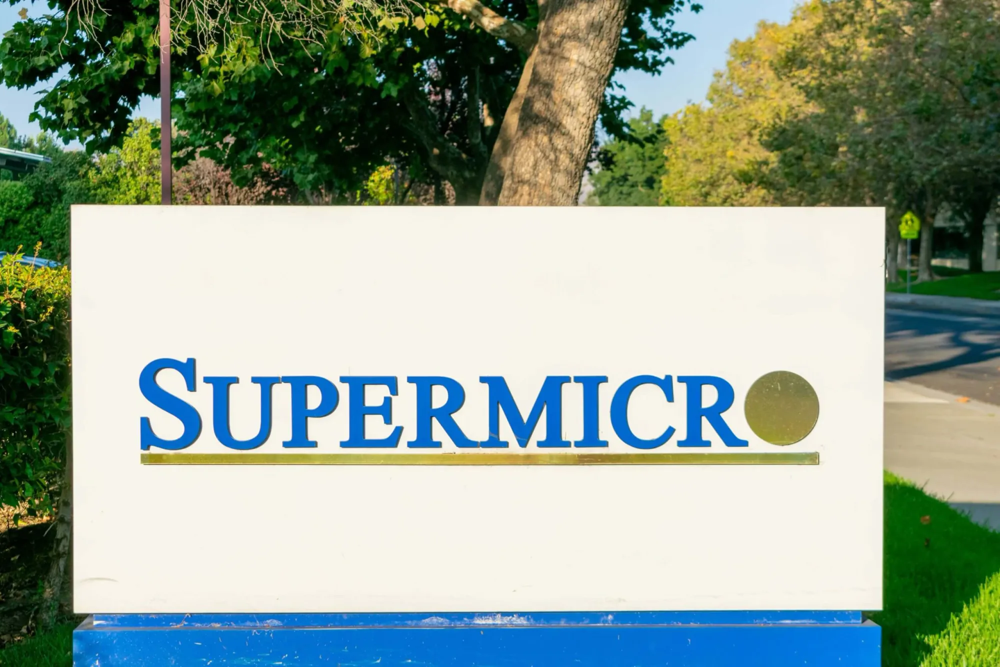 Super Micro Computer (SMCI) ve Yapay Zeka Sunucu Pazarındaki Konumu Super Micro Computer (SMCI) ve Yapay Zeka Sunucu Pazarındaki Konumu
