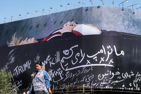 İran'da Trump ve Ailesine Ait Tabut Görselleri İçeren Dev Billboardlar Dikildi