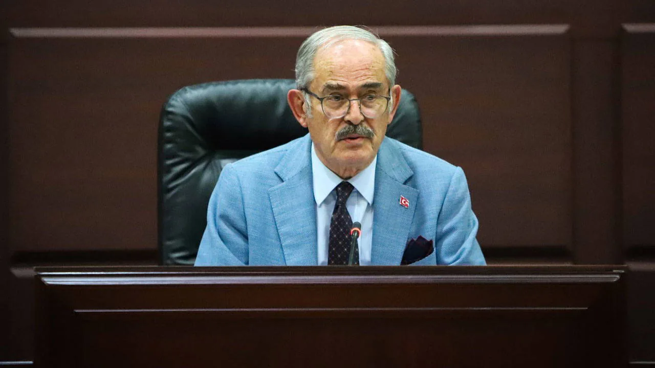 Yılmaz Büyükerşen CHP'den İstifa Etti: Siyasi Yolculuğunda Yeni Dönem Yılmaz Büyükerşen CHP'den İstifa Etti: Siyasi Yolculuğunda Yeni Dönem
