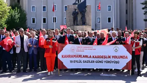 Nevşehir'de Gaziler Günü Yürüyüşü: "Kahramanlarla Kardeşlik Yolunda" Binler Bir Araya Geldi