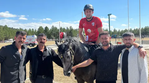 Gümüşhane Atlı Spor Kulübü Osmancık'ta iki kategoride kürsüye çıktı
