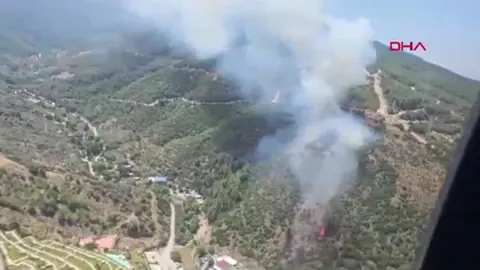 İzmir Narlıdere'de Orman Yangını: Havadan ve Karadan Müdahale Sürüyor