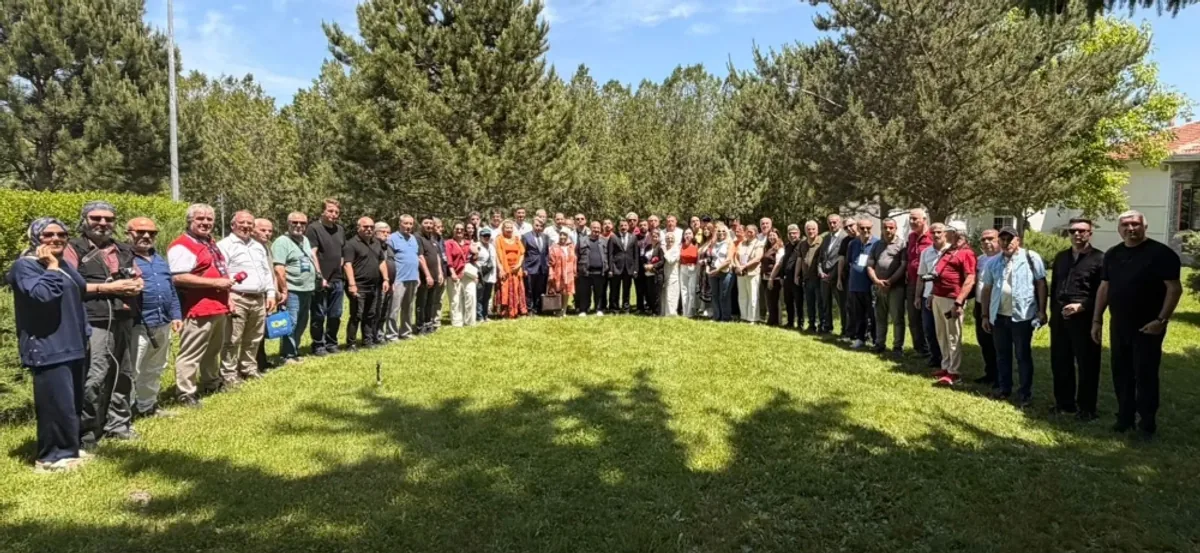 Kırşehir Valisi Demiryürek'ten 160 Gazeteciye Dev Proje Sunumu Kırşehir Valisi Demiryürek'ten 160 Gazeteciye Dev Proje Sunumu