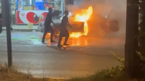Gaziantep'İslahiye'de Park Edilen Tofaş Yangına Tutuldu: Araç Kullanılamaz Oldu