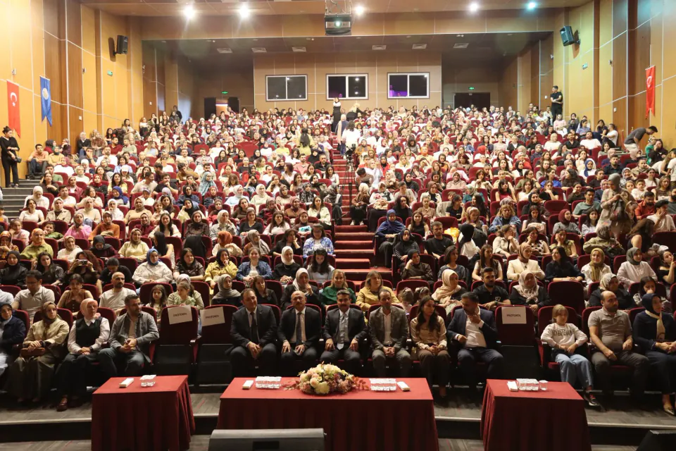 Milli Eğitim Akademisi'nde Sanat Rüzgarı: Öğretmen Adayları Sahne Aldı görseli
