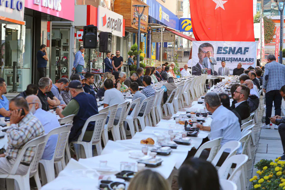Burdur Belediye Başkanı Ali Orkun Ercengiz Salı Pazarı'nda Esnaf ve Vatandaşlarla Buluştu görseli