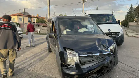 Okul servisi kaza: 5 öğrenci dâhil 6 yaralı, soruşturma başlandı