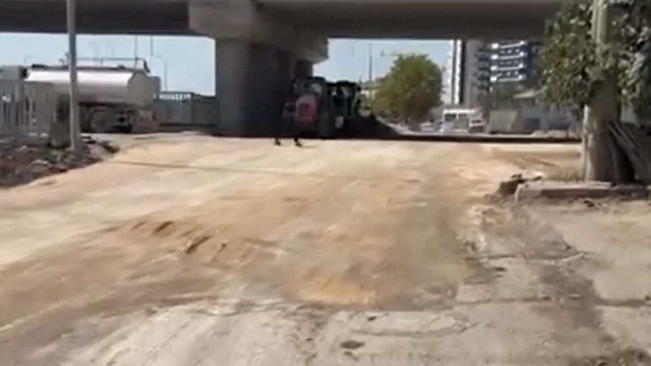 Adana Turhan Cemal Beriker Bulvarı'nda Yol Sorunu: Kazı Bitti, Asfalt Gelmedi Adana Turhan Cemal Beriker Bulvarı'nda Yol Sorunu: Kazı Bitti, Asfalt Gelmedi