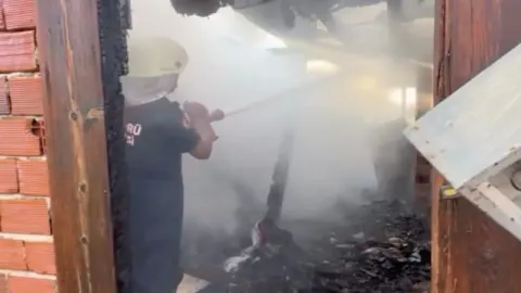 Kastamonu Taşköprü'de ahşap ev yangını: İki katlı konut kullanılamaz hale geldi