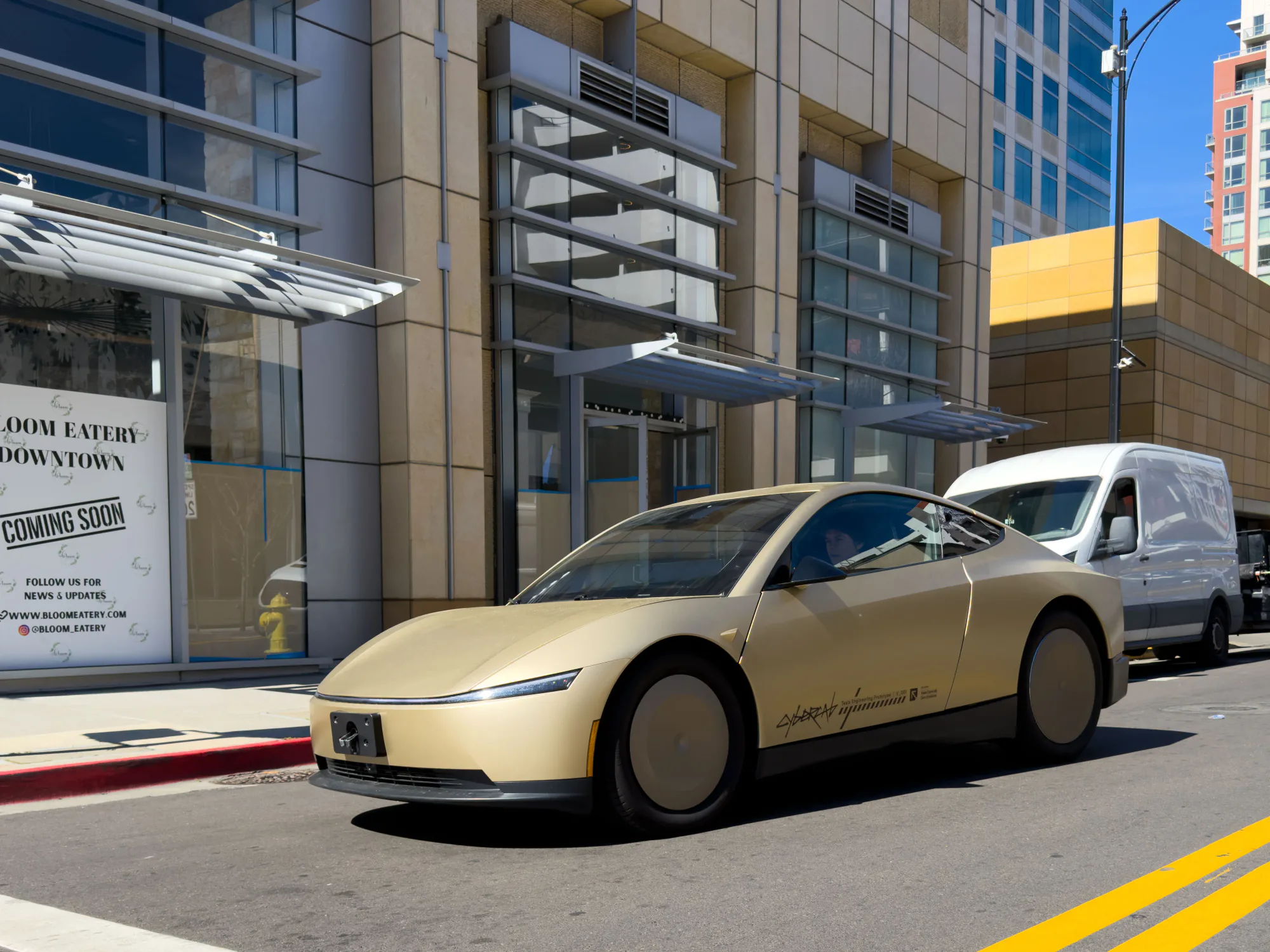 Tesla Cybercab kapalı kapılar arkasından tanıtıldı: Stratejik gizlilik mi, riskli bir hamle mi? Tesla Cybercab kapalı kapılar arkasından tanıtıldı: Stratejik gizlilik mi, riskli bir hamle mi?