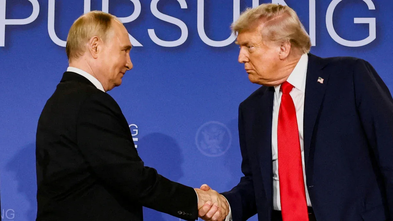 Trump ve Putin'den Kritik Telefon Trafiği: NATO Zirvesi Öncesi Ukrayna Masası Trump ve Putin'den Kritik Telefon Trafiği: NATO Zirvesi Öncesi Ukrayna Masası