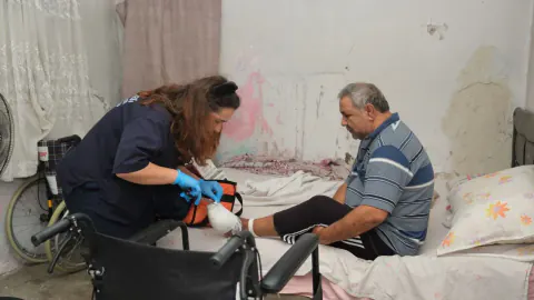 Ceyhan Belediyesi 'Evde Sağlık' kapsamında vatandaşların kapısında