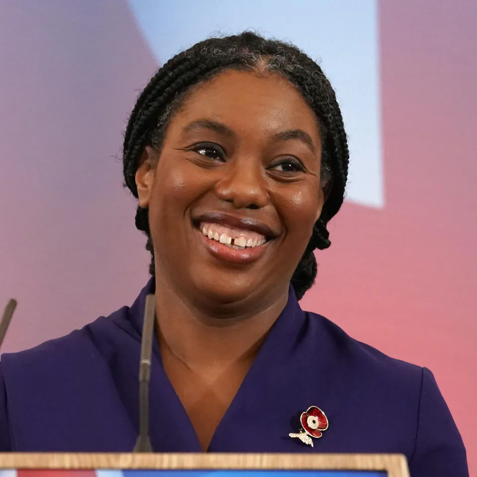 Kemi Badenoch Dönemi: Muhafazakar Parti'de Tarihi Değişim ve Sert Disiplin görseli