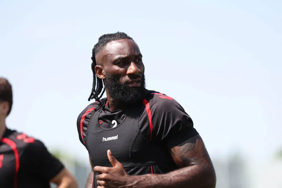 Sivasspor'da Aaron Appindangoye sakatlığı: 6-8 hafta sahalardan uzak görseli