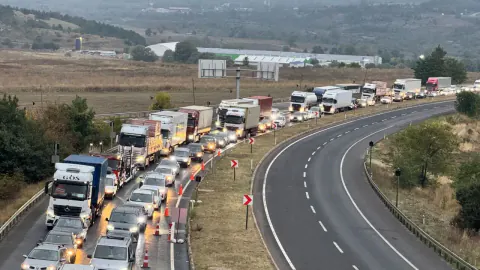 Karabük Kemikli Rampalarında yol çalışması: İstanbul yönünde kilometrelerce kuyruk