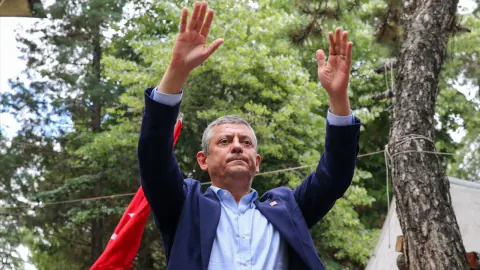 Özgür Özel'den Burdur Çıkartması: Emekli ve Çiftçiye Geçim Garantisi Sözü