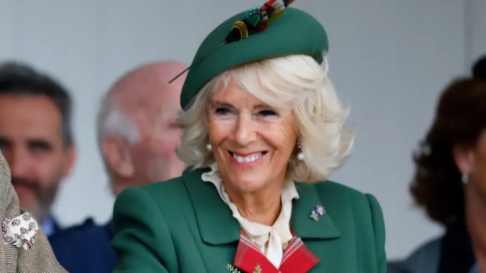 Kral Charles ve Kraliçe Camilla İskoçya Parlamentosu'nda Kiltlerle Görüldü görseli