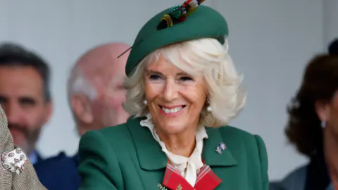 Kral Charles ve Kraliçe Camilla İskoçya Parlamentosu'nda Kiltlerle Görüldü