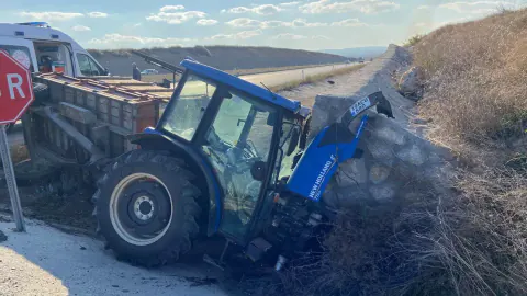 Çorum'da traktör çarpışması: 1 çocuk dahil 4 yaralı
