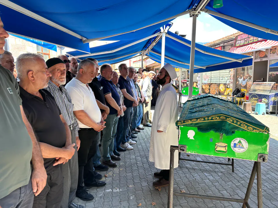 Artvin Merkez Camii'nde Dört Kişilik Cenaze Töreni Düzenlendi görseli