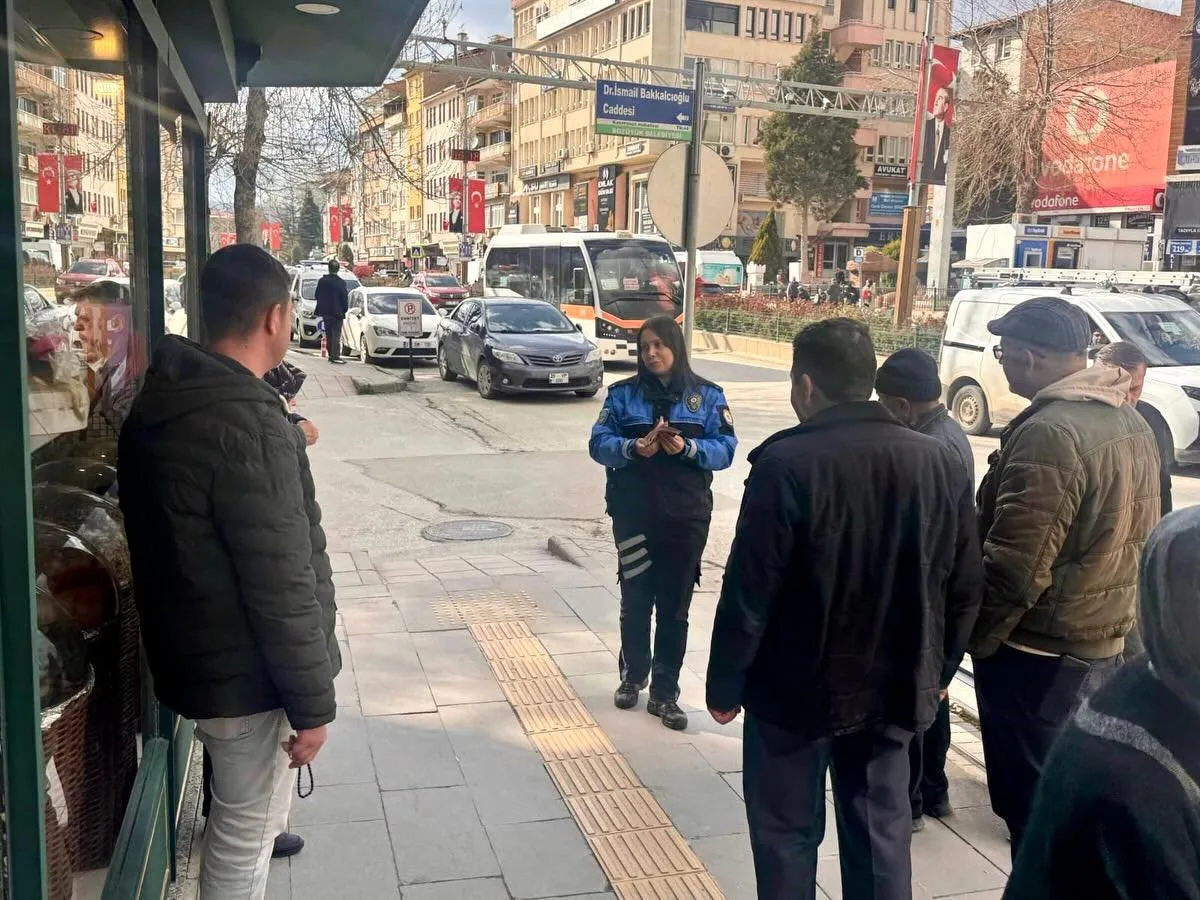 Bozüyük'te Güvenlik Seferberliği: KADES ve Dolandırıcılık Eğitimi Verildi Bozüyük'te Güvenlik Seferberliği: KADES ve Dolandırıcılık Eğitimi Verildi