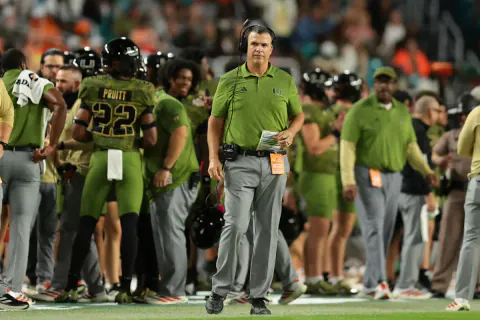 No. 7 Miami Hurricanes, Stanford Karşısında Sezonu Açar: Kadro Kayıpları ve İddia Oranları