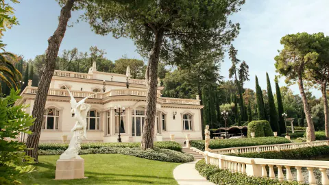 Lake Garda'nın İncisi Villa Portesina: Özel Plajı ve Mimari Detaylarıyla Büyülüyor
