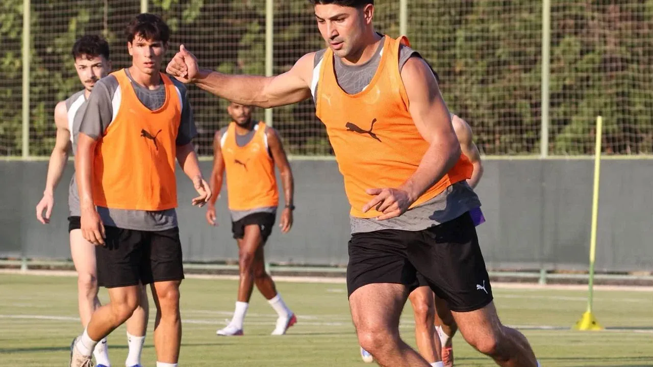 Alanyaspor'da 2026-2027 Sezonu Hazırlıkları Başladı: Pereira Komutasında İlk Antrenman Alanyaspor'da 2026-2027 Sezonu Hazırlıkları Başladı: Pereira Komutasında İlk Antrenman