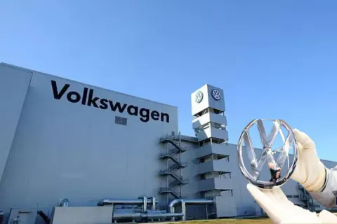 Volkswagen'de Tarihi Kriz: 100 Bin Kişilik İşten Çıkarma Planı