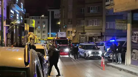 Erzurum'da çatıya çıkan firari, eşinin iknaıyla indirilip gözaltına alındı