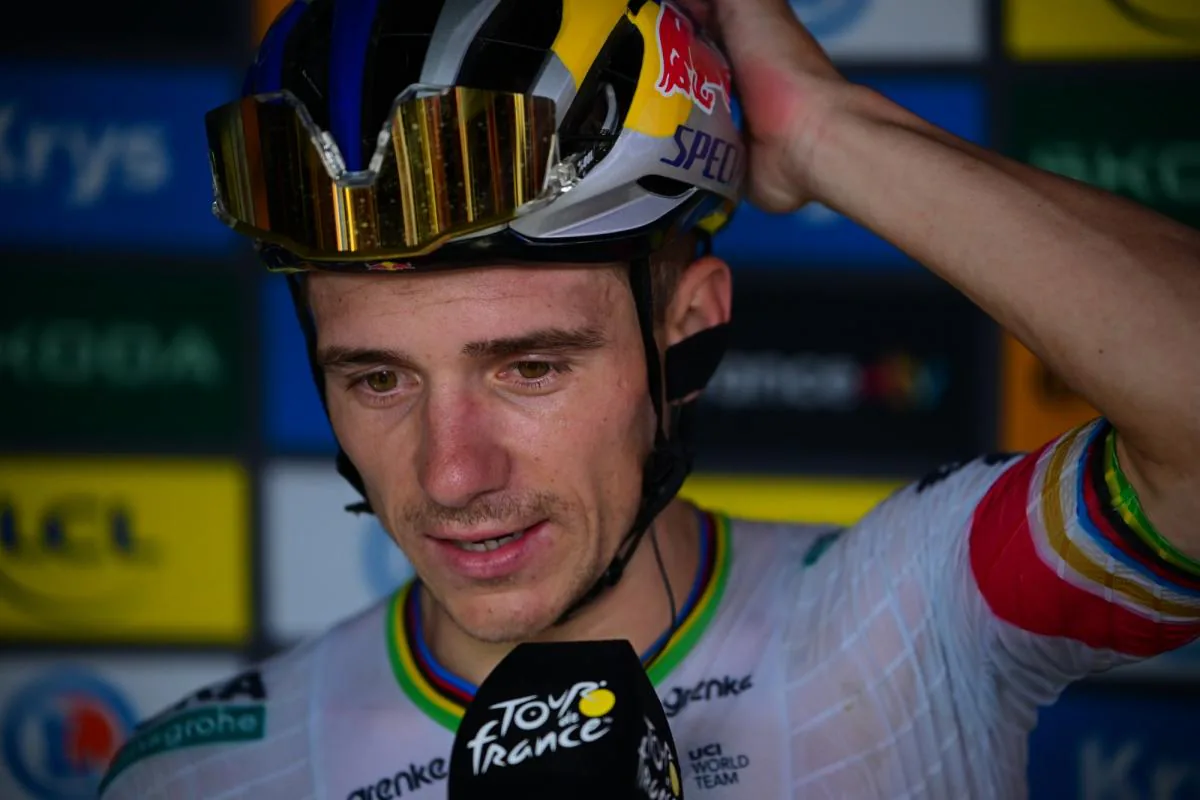 Tour de France'da Anti-Doping Alarmı: Dev Takımlara Baskın Kontroller Tour de France'da Anti-Doping Alarmı: Dev Takımlara Baskın Kontroller