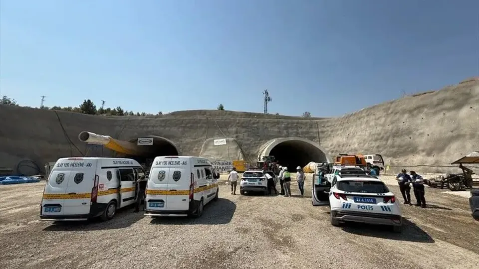 Dülük Tüneli faciasında 1 ölü 5 yaralı: Yürütücü firma Fer-Nas'ta 3 gözaltı görseli
