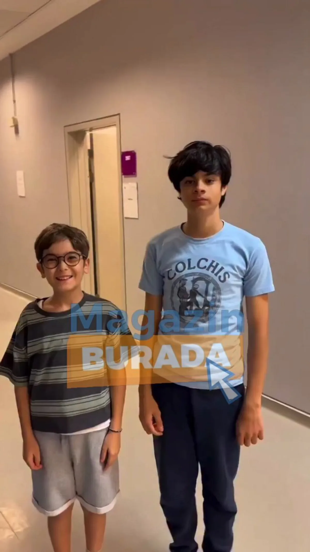 Mert Ramazan Demir'den Minik Tiyatroculara Sürpriz Karşılaşma Mert Ramazan Demir'den Minik Tiyatroculara Sürpriz Karşılaşma