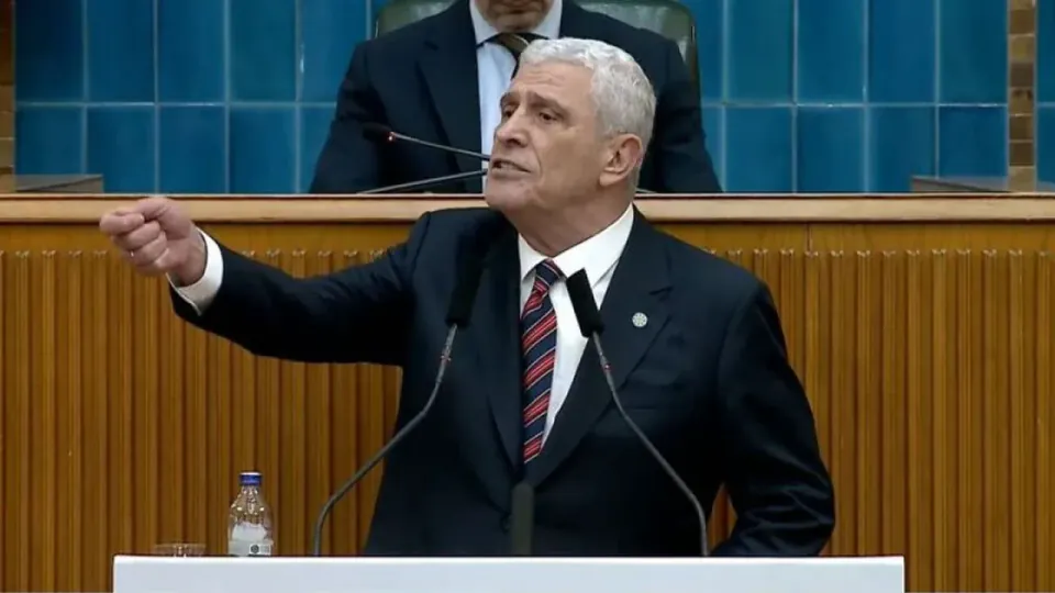 Müsavat Dervişoğlu'ndan NATO Zirvesi ve Ekonomi Tepkisi: Vatandaşa Yabancı Muamelesi Yapılamaz görseli
