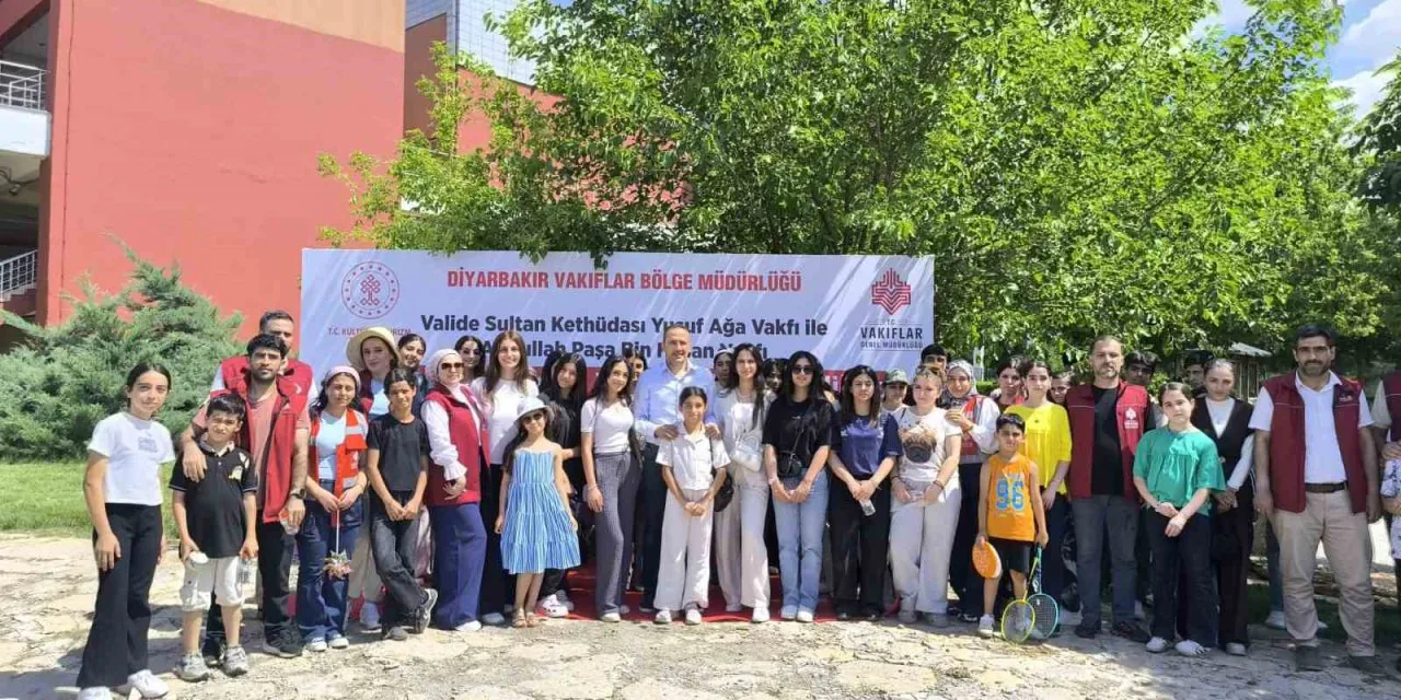 Diyarbakır'da Vakıflar Genel Müdürlüğü Bursiyerleri Piknikte Buluştu Diyarbakır'da Vakıflar Genel Müdürlüğü Bursiyerleri Piknikte Buluştu