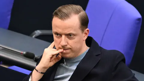 SPD Milletvekili Adis Ahmetovic'in Meclis Bağışıklığı Kaldırıldı: Ev Aramalarına İzin Verildi