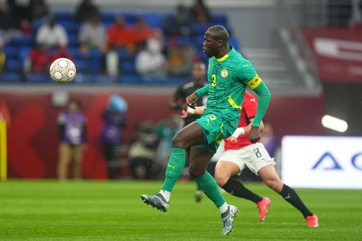 Senegal'de Savunma Alarmı: Kaptan Koulibaly mi, Genç Yetenek Sarr mı? Senegal'de Savunma Alarmı: Kaptan Koulibaly mi, Genç Yetenek Sarr mı?