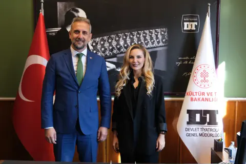 Bursa Devlet Tiyatrosu 2026-2027 Sezonu: Esendemir'in 'Yerelden Evrenselle' Vizyonu Açıklandı